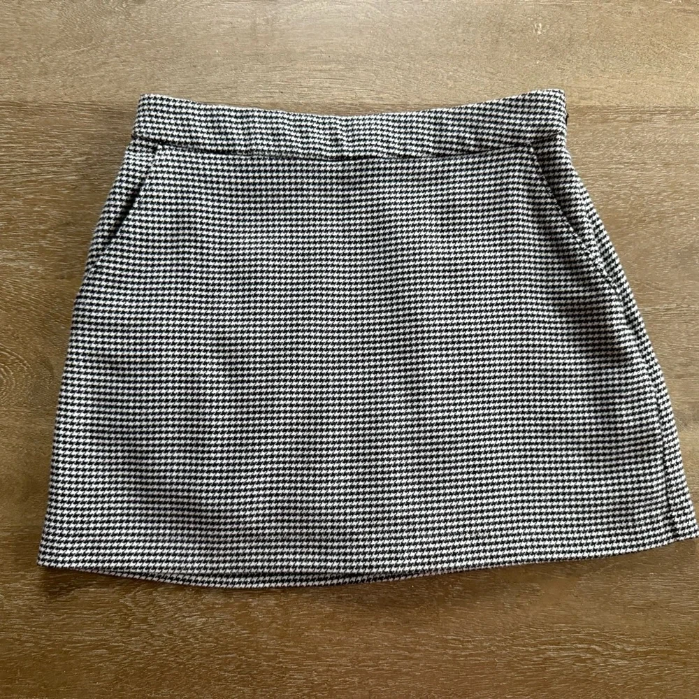 ✝️ A&F | Classic Houndstooth Mini Skirt - Picture 3 of 11